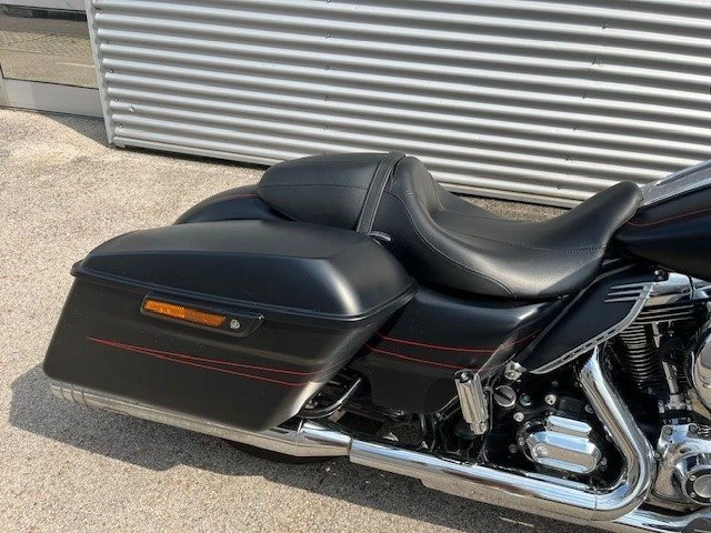 Harley-Davidson Touring Street Glide Special FLHXS (Black Denim & Red Stripes) - Bild 6