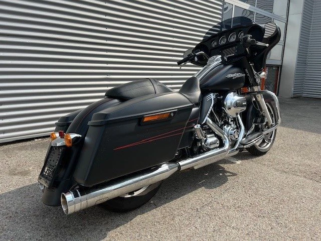 Harley-Davidson Touring Street Glide Special FLHXS (Black Denim & Red Stripes) - Bild 7