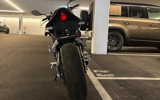 Gebrauchtmotorrad Honda CB650R E-Clutch - Bild 4