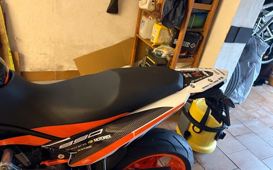 Gebrauchtmotorrad KTM 890 SMT - Bild 4