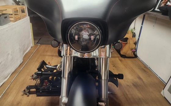 Gebrauchtmotorrad Harley-Davidson Street Glide FLHX - Bild 1