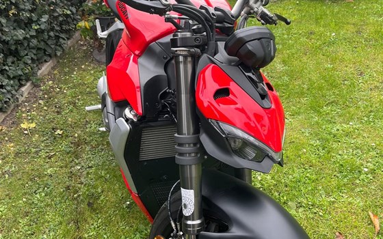 Gebrauchtmotorrad Ducati Streetfighter V2 - Bild 1