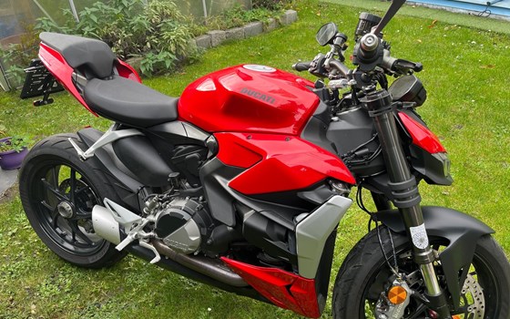 Gebrauchtmotorrad Ducati Streetfighter V2 - Bild 3