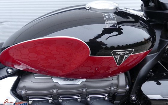 Gebrauchtmotorrad Triumph Rocket 3 Storm GT - Bild 4