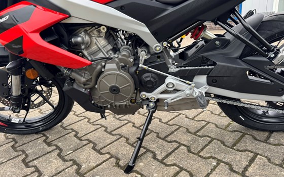 Neufahrzeug Aprilia Tuono 457 - Bild 5
