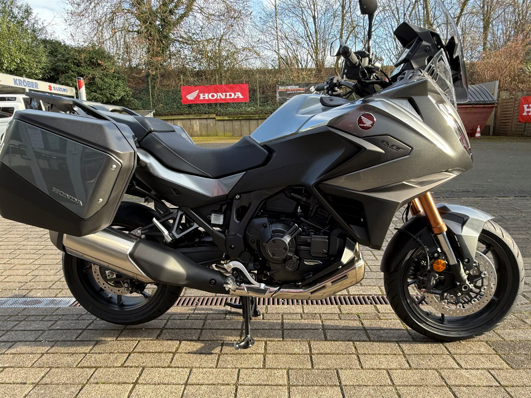 Honda NT1100 DCT Electronic Suspension