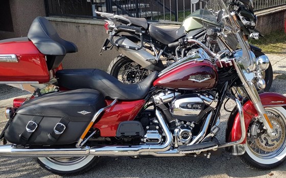 Gebrauchtmotorrad Harley-Davidson Road King Classic FLHRC - Bild 2