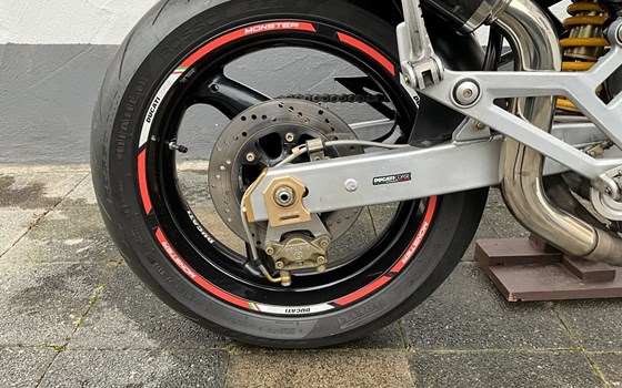 Gebrauchtmotorrad Ducati Monster 900 i.e. Dark - Bild 10