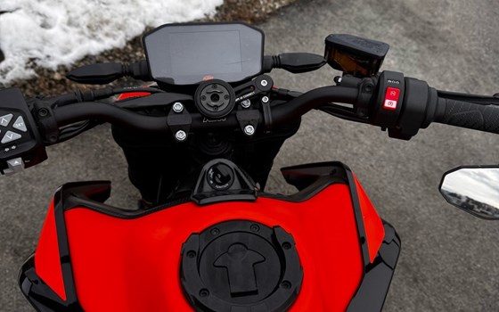 Gebrauchtmotorrad KTM 890 Duke L - Bild 11