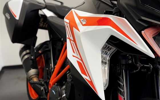 Gebrauchtmotorrad KTM 1290 Super Duke GT - Bild 2