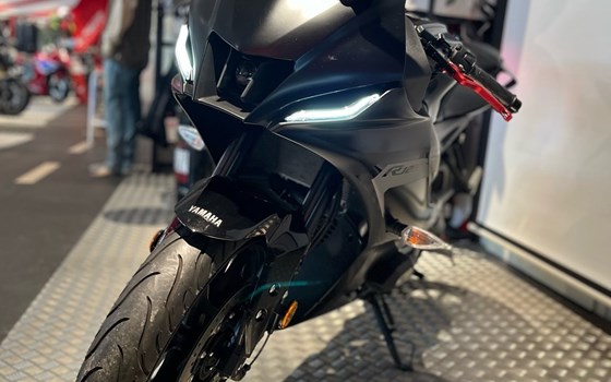 Gebrauchtmotorrad Yamaha R125 - Bild 3