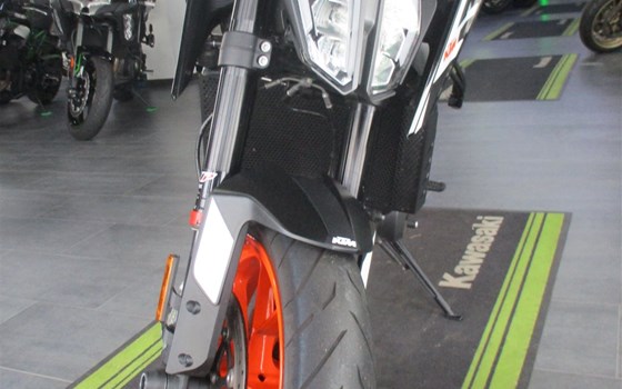 Gebrauchtmotorrad KTM 890 Duke GP - Bild 2