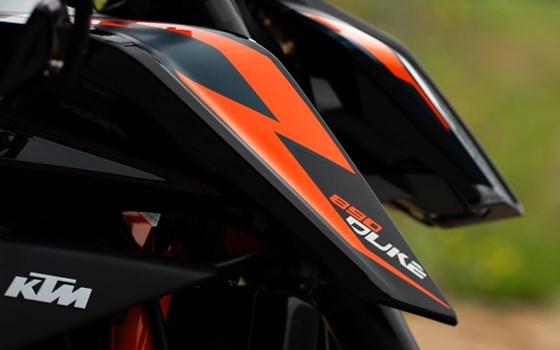 Gebrauchtmotorrad KTM 890 Duke R - Bild 9