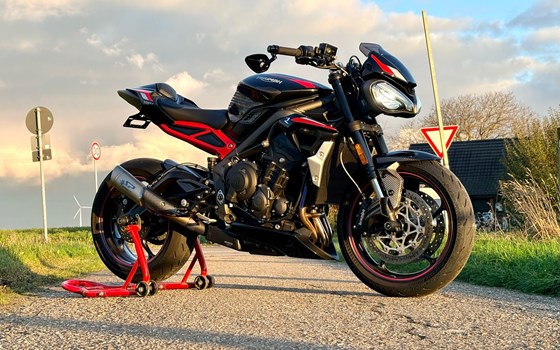 Gebrauchtmotorrad Triumph Street Triple 765 R - Bild 1