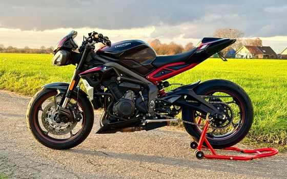 Gebrauchtmotorrad Triumph Street Triple 765 R - Bild 2