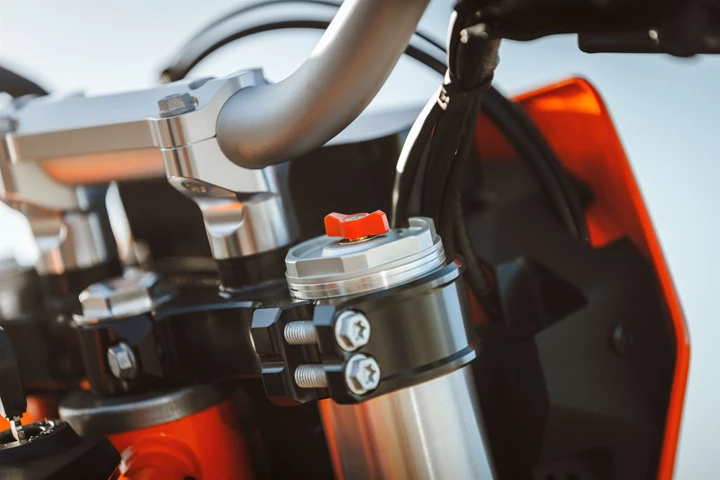 KTM 690 Enduro R (orange) - Bild 12