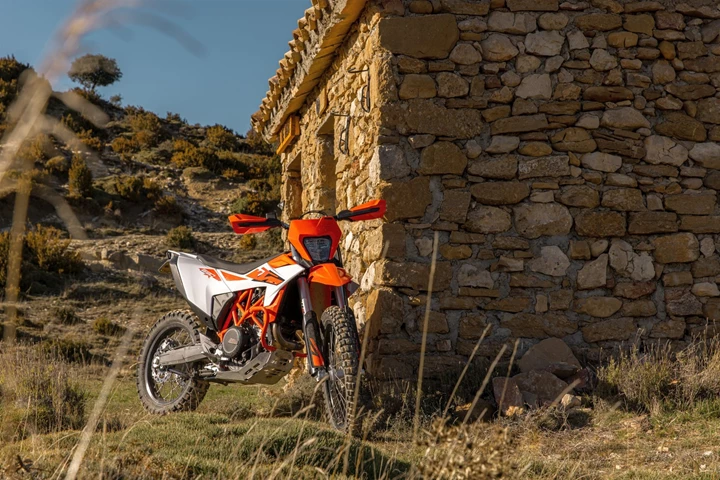 KTM 690 Enduro R (orange) - Bild 16