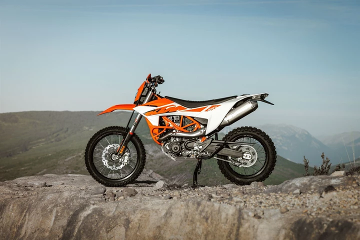 KTM 690 Enduro R (orange) - Bild 17