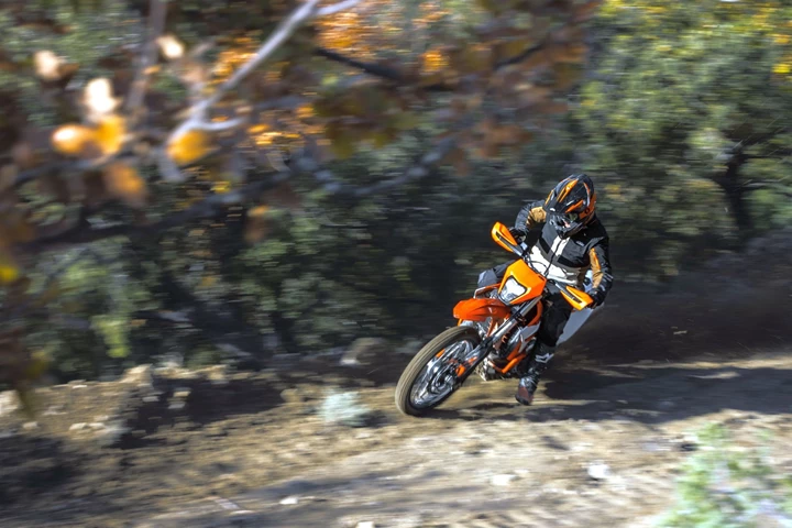KTM 690 Enduro R (orange) - Bild 4