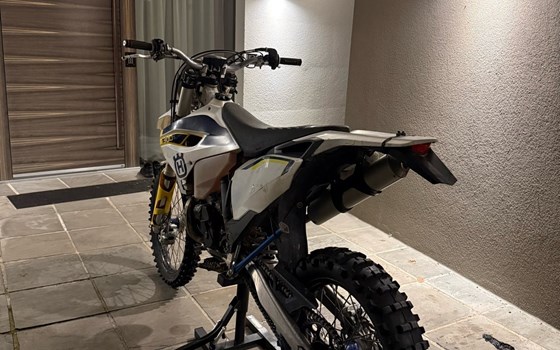 Gebrauchtmotorrad Husqvarna TE 300 - Bild 2