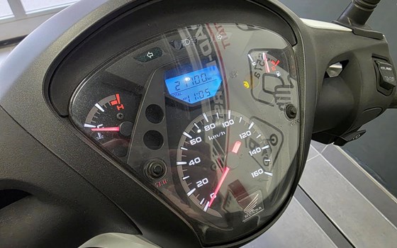 Gebrauchtmotorrad Honda SH150i - Bild 3