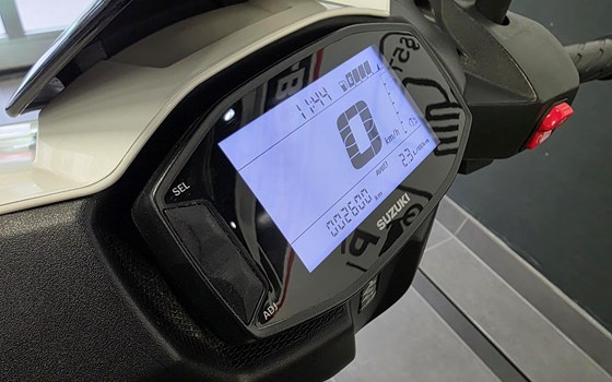 Gebrauchtmotorrad Suzuki Avenis 125 - Bild 3