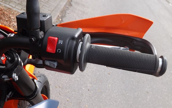 Gebrauchtmotorrad KTM 690 SMC R - Bild 6