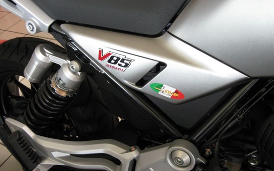 Gebrauchtmotorrad Moto Guzzi V85 Strada - Bild 12