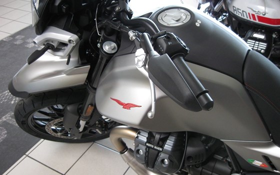 Gebrauchtmotorrad Moto Guzzi V85 Strada - Bild 3