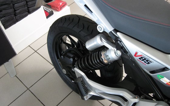 Gebrauchtmotorrad Moto Guzzi V85 Strada - Bild 7