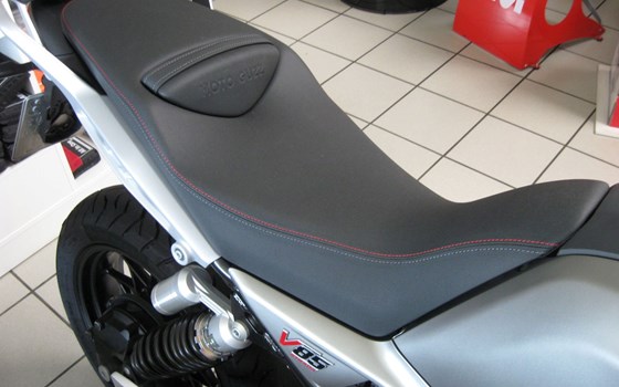 Gebrauchtmotorrad Moto Guzzi V85 Strada - Bild 8