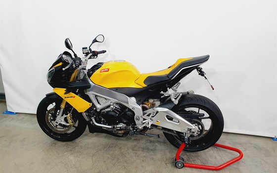 Gebrauchtmotorrad Aprilia Tuono V4 R APRC - Bild 7