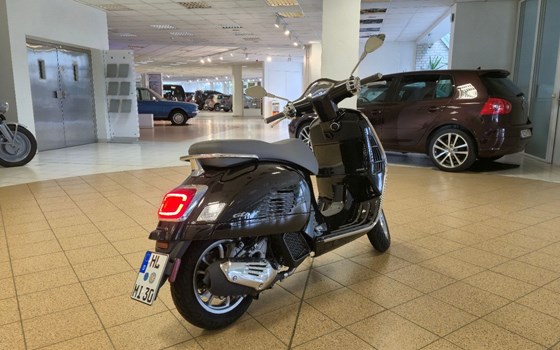 Gebrauchtmotorrad Vespa GTS 125 - Bild 4
