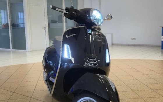 Gebrauchtmotorrad Vespa GTS 125 - Bild 6