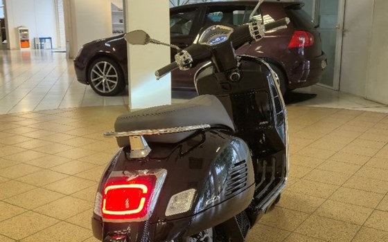 Gebrauchtmotorrad Vespa GTS 125 - Bild 8