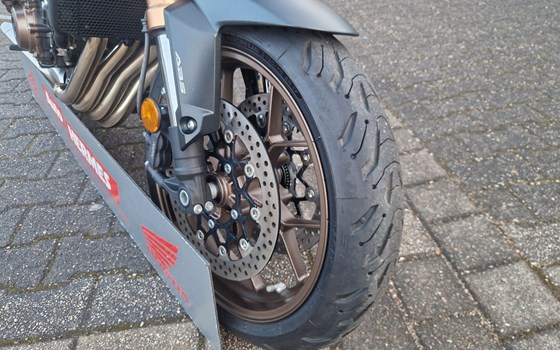 Gebrauchtmotorrad Honda CB650R E-Clutch - Bild 11