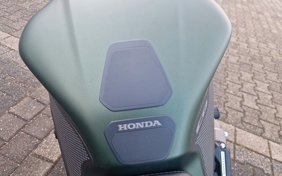 Gebrauchtmotorrad Honda CB650R E-Clutch - Bild 14