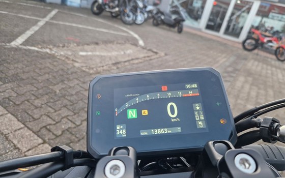 Gebrauchtmotorrad Honda CB650R E-Clutch - Bild 15