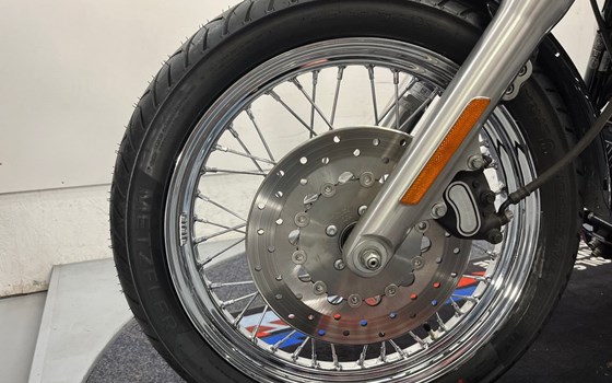 Gebrauchtmotorrad Harley-Davidson Dyna Street Bob FXDB - Bild 11