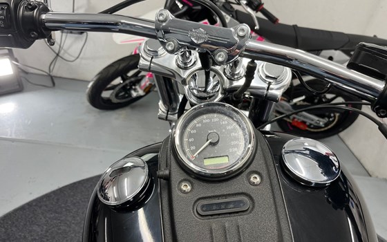 Gebrauchtmotorrad Harley-Davidson Dyna Street Bob FXDB - Bild 9