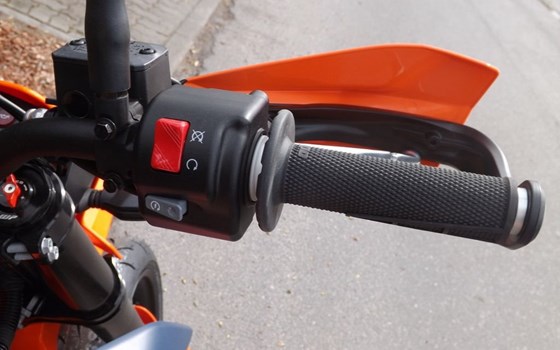 Gebrauchtmotorrad KTM 690 SMC R - Bild 6