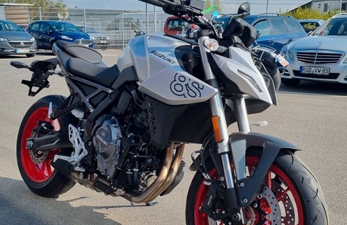 Neumotorrad Suzuki GSX-8S