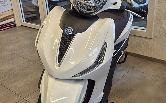 Gebrauchtmotorrad Piaggio Beverly 300 hpe - Bild 3