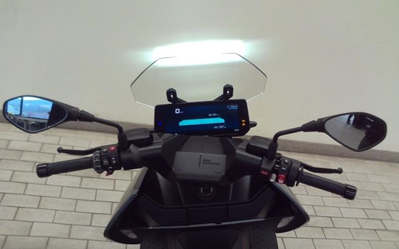 Gebrauchtmotorrad BMW CE 04 - Bild 9