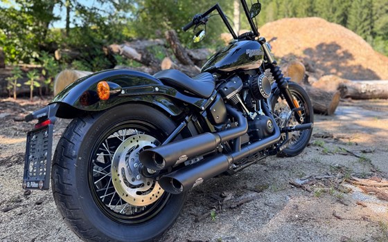 Gebrauchtmotorrad Harley-Davidson Softail Street Bob FXBB - Bild 2