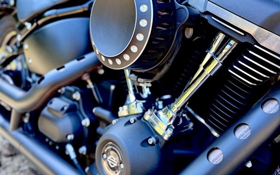 Gebrauchtmotorrad Harley-Davidson Softail Street Bob FXBB - Bild 8