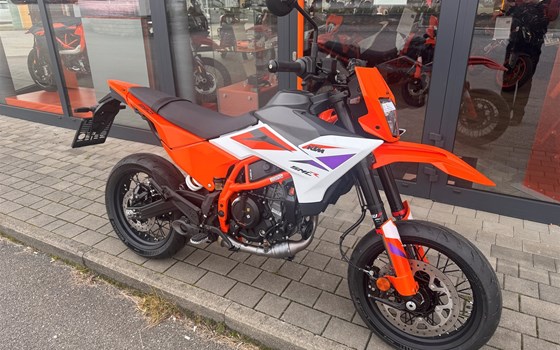 Neufahrzeug KTM 390 SMC R - Bild 1