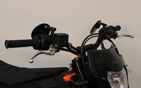 Gebrauchtmotorrad KTM 690 SMC R - Bild 11