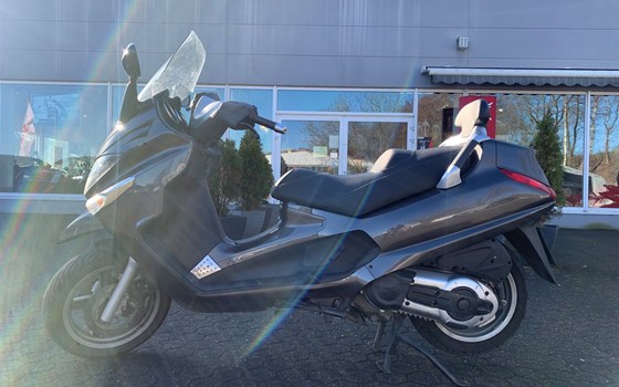 Gebrauchtmotorrad Piaggio X-EVO 400 - Bild 2