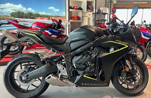 Neumotorrad Honda CBR650R E-Clutch